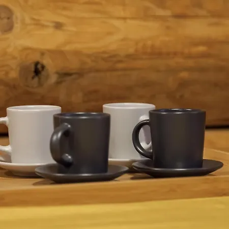 木屋 Manka Kisroenkhaz