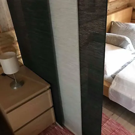 샬레 Manka Kisroenkhaz Ispánk