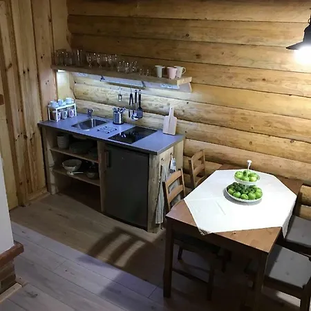 シャレー Manka Kisroenkhaz Ispánk