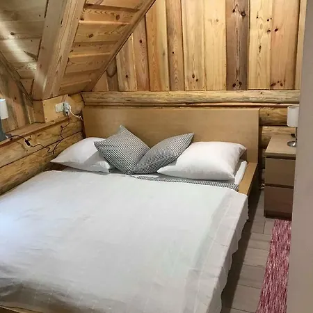 Manka Kisroenkhaz シャレー Ispánk