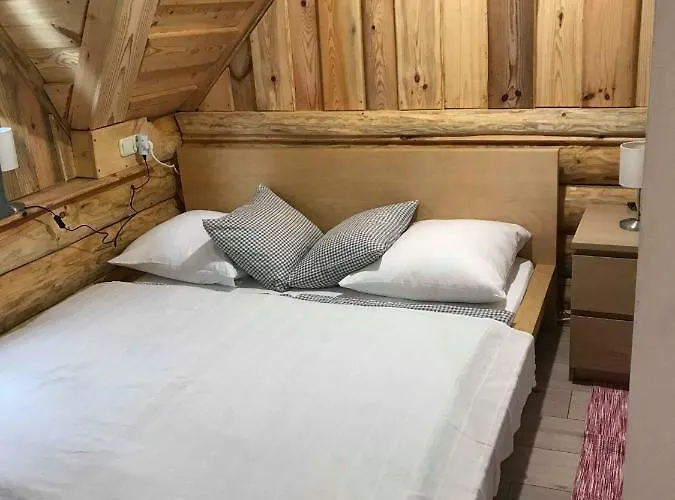 Manka Kisroenkhaz Chalet Ispánk